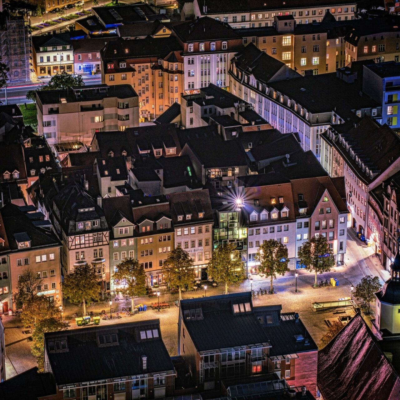 .. so von oben mal zum Markt gelunst ..
[ street ]
[ city ]
[ jena ]
[ markt ]
[ herbst ]
[ longexposure ]
#buildings
#architecture
#longexposure
#sreetphotography
#markt
#building
#artofvisuals
#colors
#longexposure_shots
#dark
#streets_storytelling
#streetview
#streetvibes
#streettower
#jenagram
#creativecontent
#creativity
#longexposurephotography
#streetgrammer
#streetninjas
#jena
#visitijena
#meinjena
#deinjena
#jenafotografx
#cityscape
#citygeoyourshot
#citykillerz
#citynightscape
#citygram