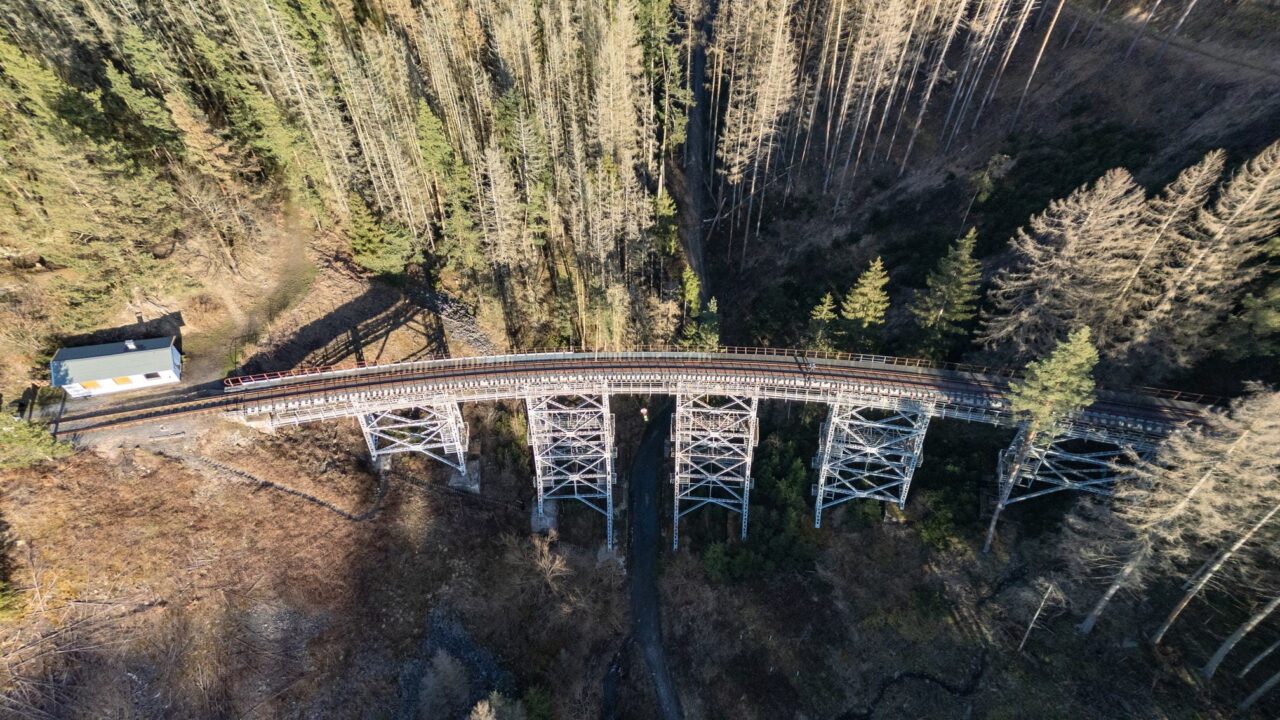 Die Brücke im Wald, Ziemestalbrücke.
Thüringen entdecken.