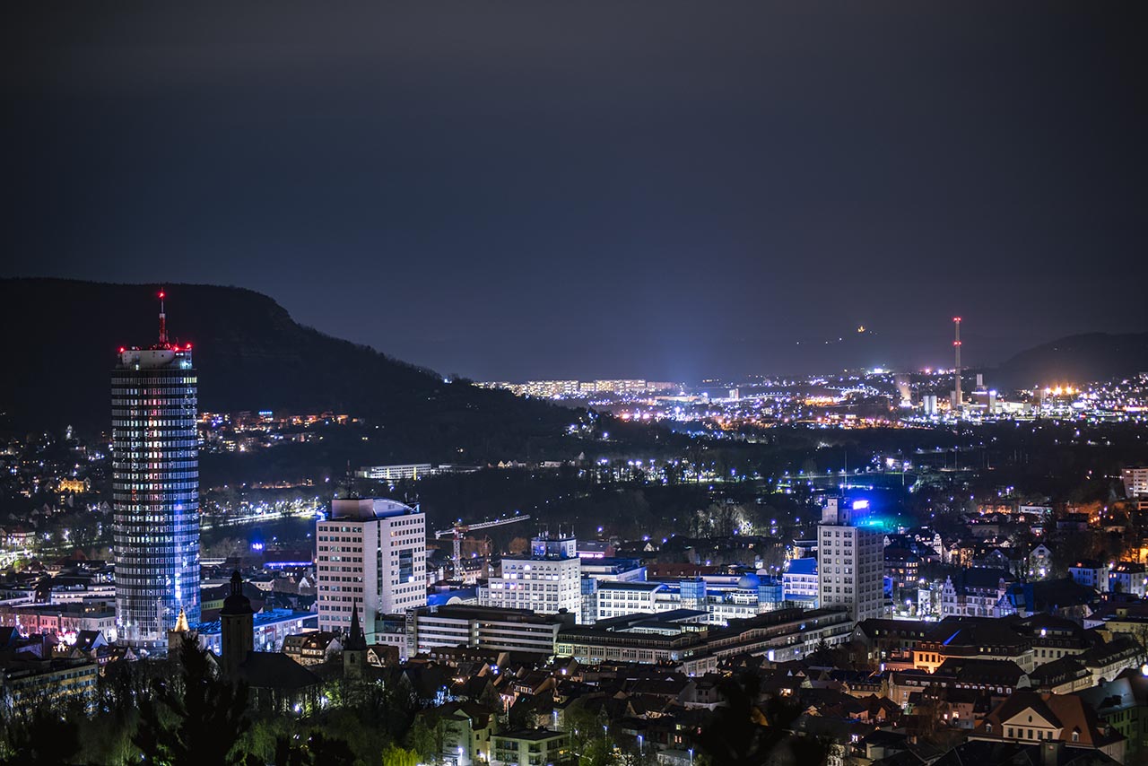 Ein wunderschönes Nachtpanorama auf die Jenaer City. 20 Sekunden betrachtet.